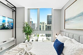 Modern High-Rise Condo with Pool/Gym, in Central DT MIAMI!
