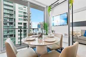 Modern High-Rise Condo with Pool/Gym, in Central DT MIAMI!