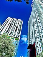 Modern High-Rise Condo with Pool/Gym, in Central DT MIAMI!