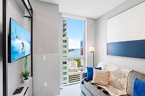 Modern High-Rise Condo with Pool/Gym, in Central DT MIAMI!