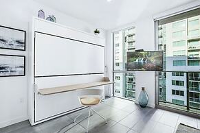 Modern High-Rise Condo with Pool/Gym, in Central DT MIAMI!