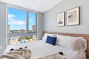 Modern High-Rise Condo with Pool/Gym, in Central DT MIAMI!