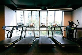 Modern High-Rise Condo with Pool/Gym, in Central DT MIAMI!