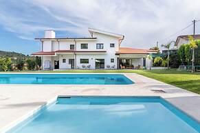Stunning 6-bed House in Brito, Guimaraes