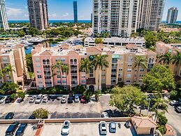 Stylish 3B Condo w Water Views Minutes From Beach