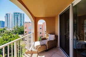 Stylish 3B Condo w Water Views Minutes From Beach