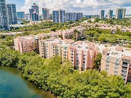 Stylish 3B Condo w Water Views Minutes From Beach