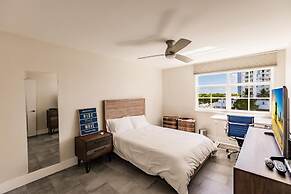 Stylish 3B Condo w Water Views Minutes From Beach