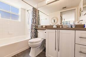 Stylish 3B Condo w Water Views Minutes From Beach