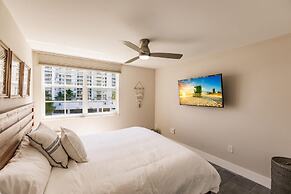 Stylish 3B Condo w Water Views Minutes From Beach