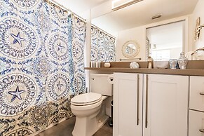 Stylish 3B Condo w Water Views Minutes From Beach