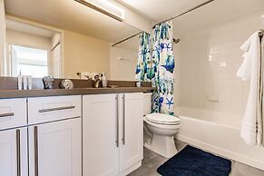 Stylish 3B Condo w Water Views Minutes From Beach