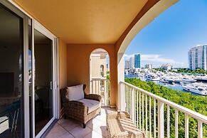 Stylish 3B Condo w Water Views Minutes From Beach