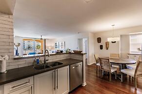Stylish 3B Condo w Water Views Minutes From Beach