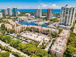 Stylish 3B Condo w Water Views Minutes From Beach