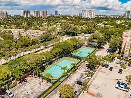 Stylish 3B Condo w Water Views Minutes From Beach