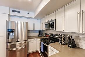 Stylish 3B Condo w Water Views Minutes From Beach