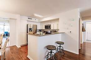 Stylish 3B Condo w Water Views Minutes From Beach