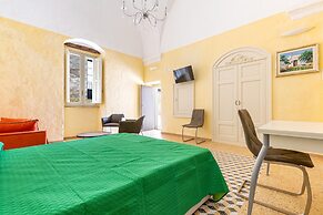 2043 Antica Dimora Stasi by Barbarhouse