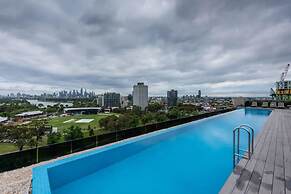 Luxury 3 Bedroom Penthouse With Bay and City View