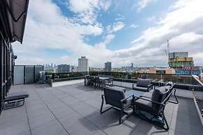 Luxury 3 Bedroom Penthouse With Bay and City View