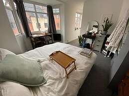 Private Apartment - Free Wifi, Parking, No Deposit