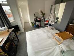 Private Apartment - Free Wifi, Parking, No Deposit