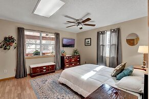 Ranch Home w Games Hot Tub and Beautiful Scenery