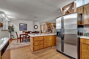 Ranch Home w Games Hot Tub and Beautiful Scenery