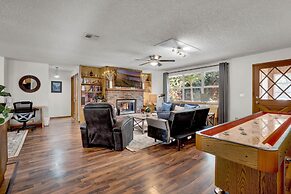 Ranch Home w Games Hot Tub and Beautiful Scenery