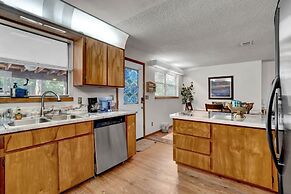 Ranch Home w Games Hot Tub and Beautiful Scenery