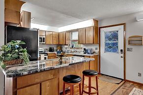 Ranch Home w Games Hot Tub and Beautiful Scenery