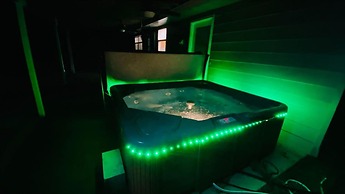 Ranch Home w Games Hot Tub and Beautiful Scenery