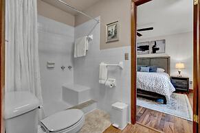 Ranch Home w Games Hot Tub and Beautiful Scenery