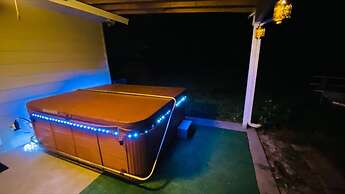 Ranch Home w Games Hot Tub and Beautiful Scenery