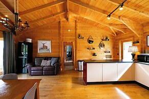 Sleeps6- Hot Tub- Pet Friendly- Log Burner