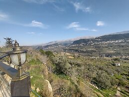 Maison de la Vallee Private Guest House Great View