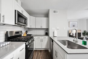Stylish 1BR Near UT Highland Evonify