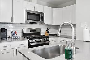 Stylish 1BR Near UT Highland Evonify