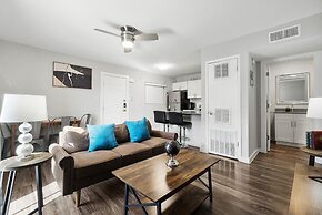 Stylish 1BR Near UT Highland Evonify