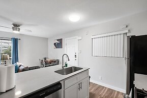 Stylish 1BR Near UT Highland Evonify