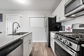 Stylish 1BR Near UT Highland Evonify