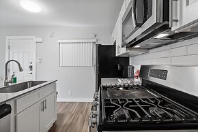 Stylish 1BR Near UT Highland Evonify