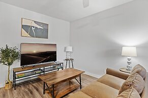 Stylish 1BR Near UT Highland Evonify
