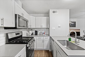 Stylish 1BR Near UT Highland Evonify