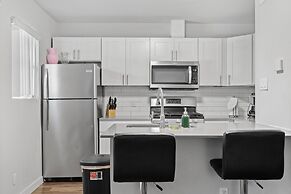 Stylish 1BR Near UT Highland Evonify