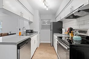 Stylish 1BR Near UT Highland Evonify