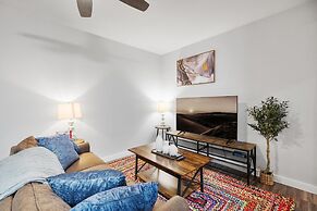 Stylish 1BR Near UT Highland Evonify