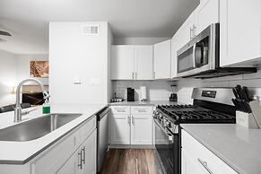 Stylish 1BR Near UT Highland Evonify