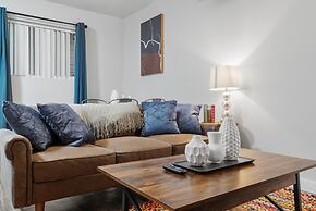 Stylish 1BR Near UT Highland Evonify